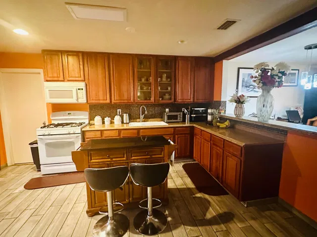 Residence photo 3
