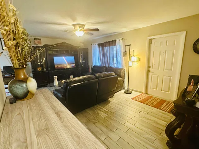 Residence photo 9