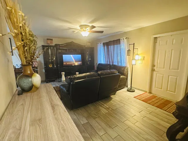 Residence photo 10