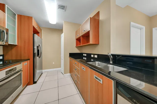 The Whitney Unit 202 photo 3