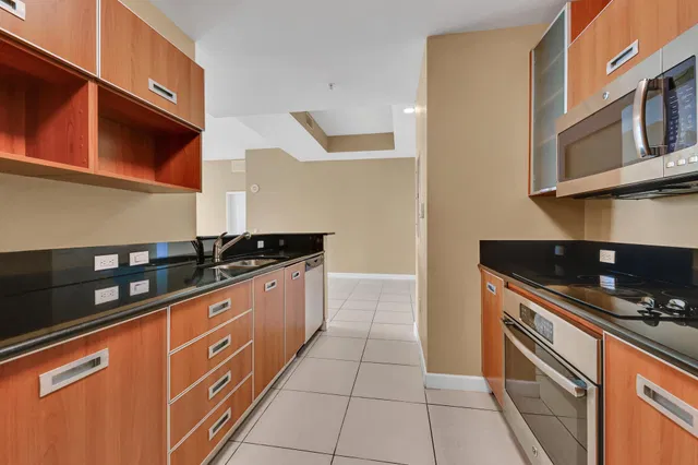 The Whitney Unit 202 photo 4
