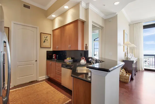 One City Plaza Unit 1602 photo 5