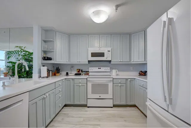 The Strand Unit 904 photo 8