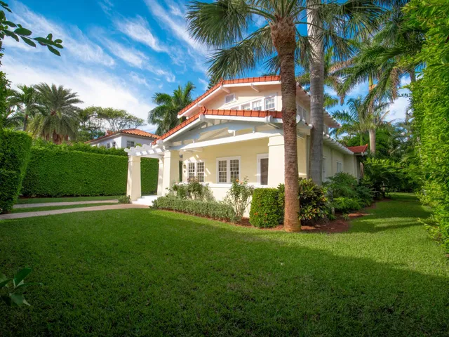 225 Seaspray Avenue