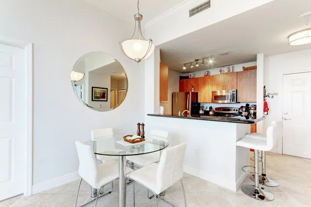 The Strand Unit 401 photo 7