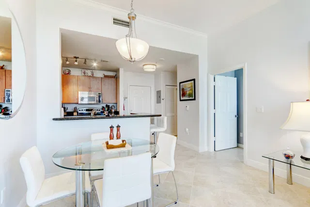 The Strand Unit 401 photo 8