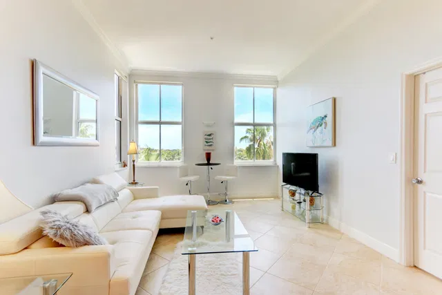 The Strand Unit 401 photo 9