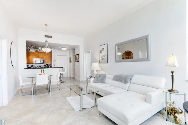 The Strand Unit 401 photo 10