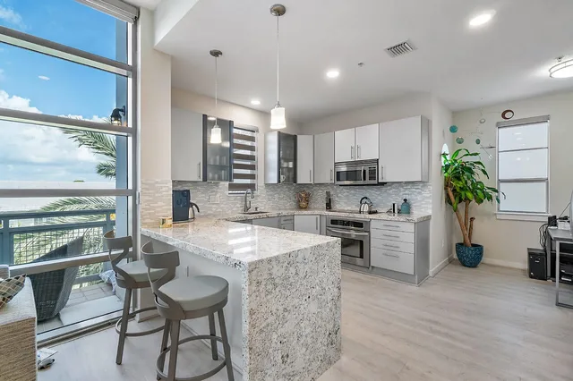 The Meridian Unit 406 photo 8