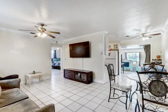  Residence photo 8