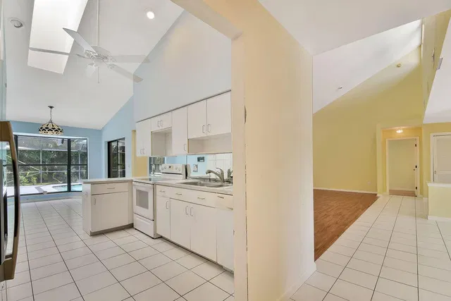 Residence photo 10