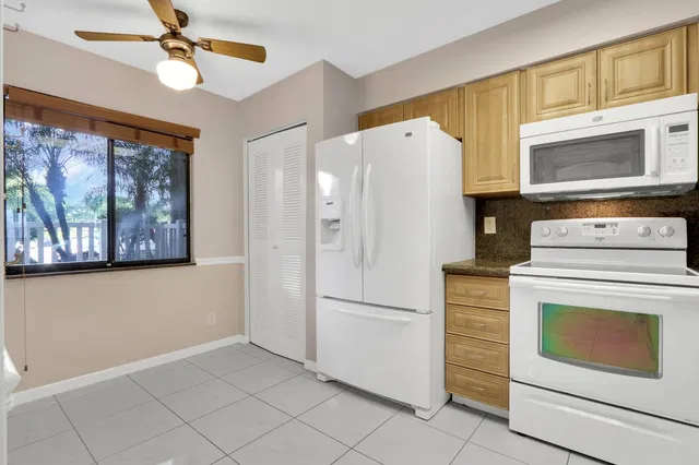 Unit 106 photo 4