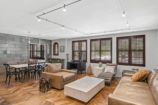 301 Australian Avenue #115