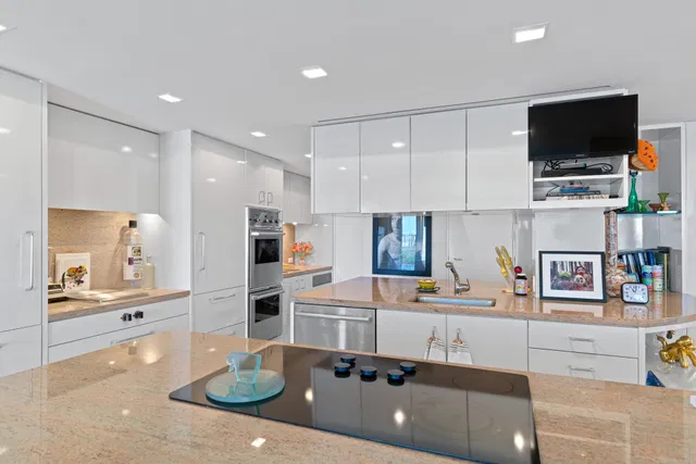 Winthrop House Condos Unit 713 photo 9