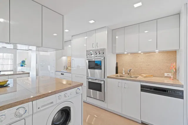 Winthrop House Condos Unit 713 photo 10