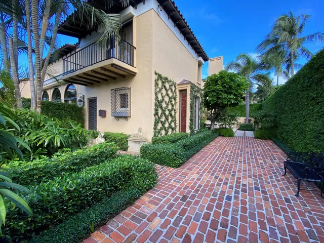 335 Australian Avenue