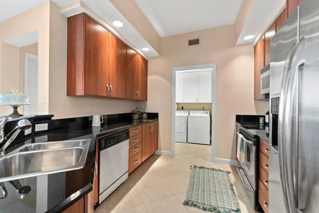 One City Plaza Unit 1104 photo 2