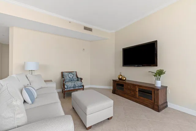 One City Plaza Unit 1104 photo 8