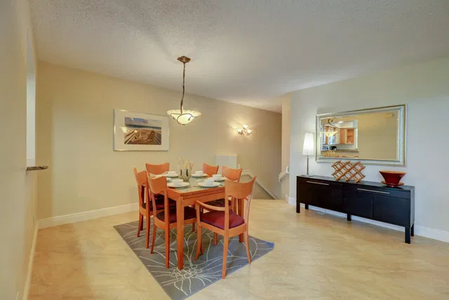 Residence photo 18