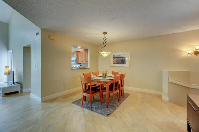 Residence photo 19