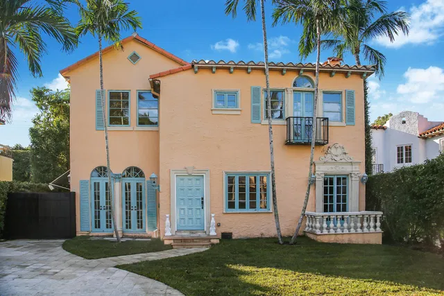 218 Everglade Avenue