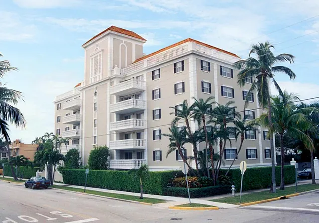 330 Cocoanut Row #5a
