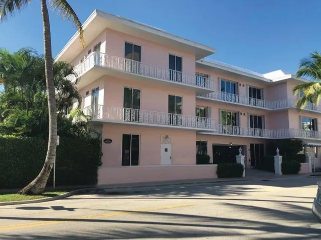 401 Worth Avenue #201