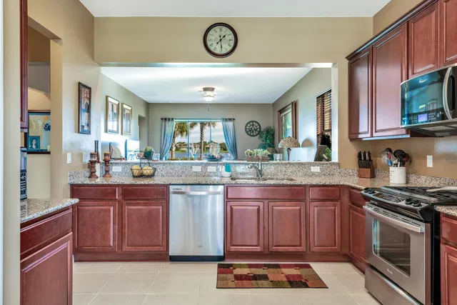  Residence photo 5