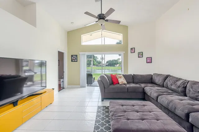  Residence photo 4