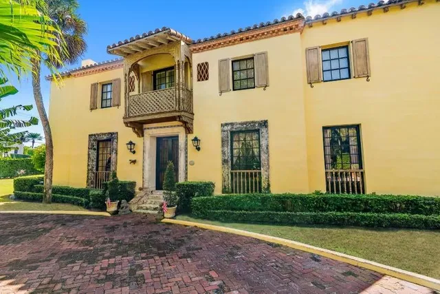 200 El Bravo Way
