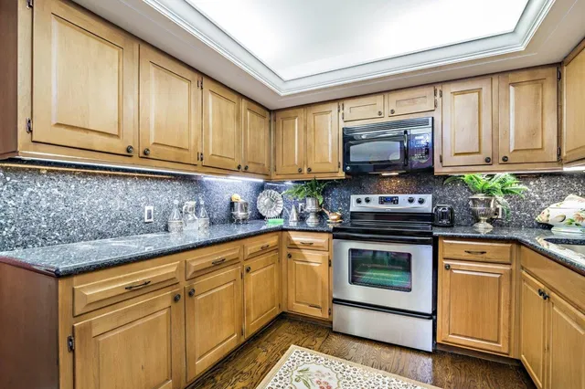 Winthrop House Condos Unit 509 photo 8