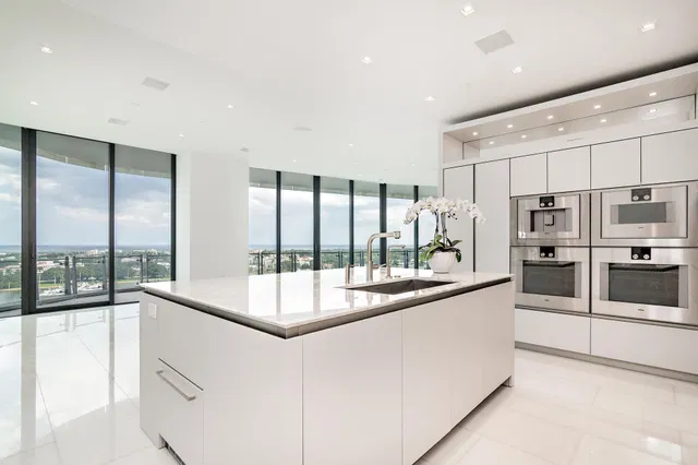 Bristol Palm Beach Unit 1502 photo 5