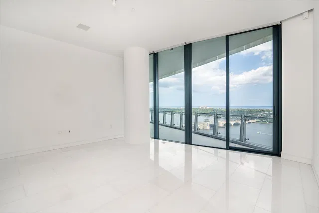 Bristol Palm Beach Unit 1502 photo 9