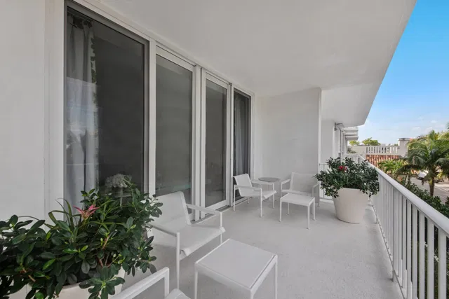 Winthrop House Condos Unit 406 photo 12