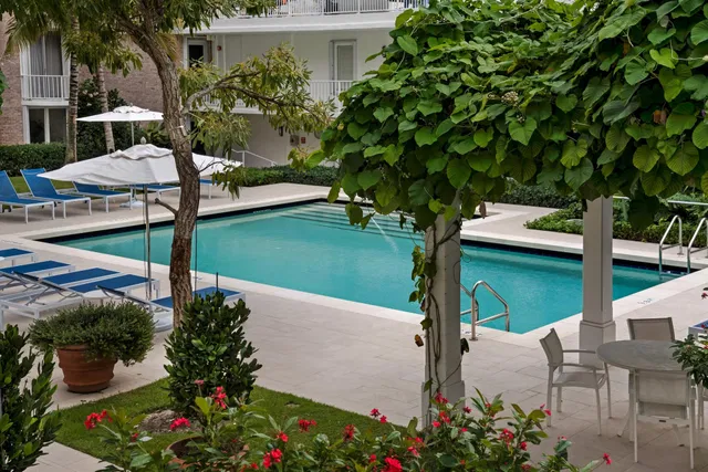 Winthrop House Condos Unit 406 photo 14