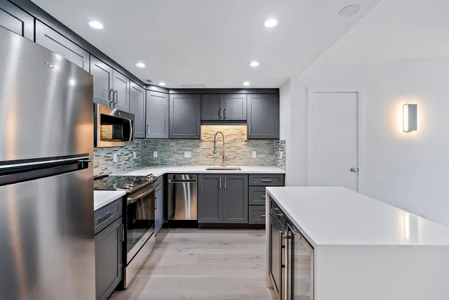 Island House Condos Unit 3c photo 6