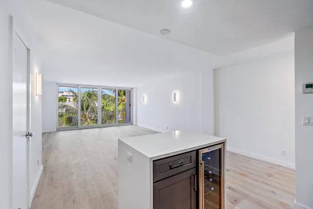 Island House Condos Unit 3c photo 7