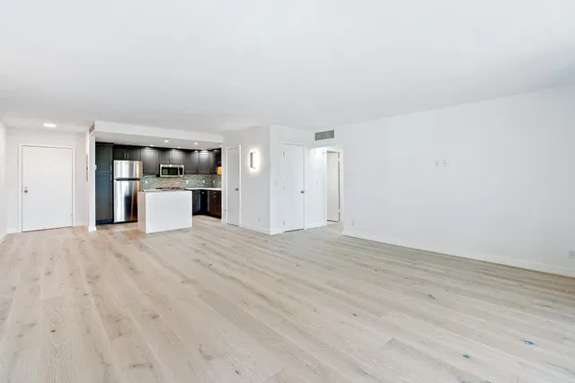 Island House Condos Unit 3c photo 9