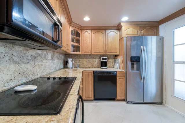 Trianon Unit 403 photo 9