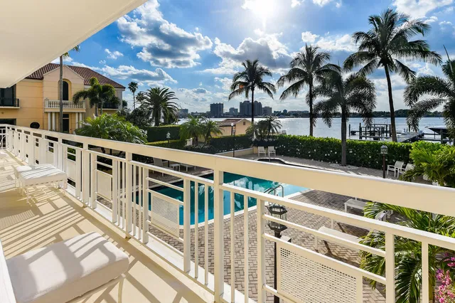 250 Bradley Place #208