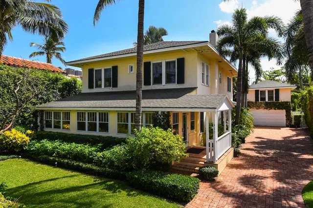 350 Seaspray Avenue