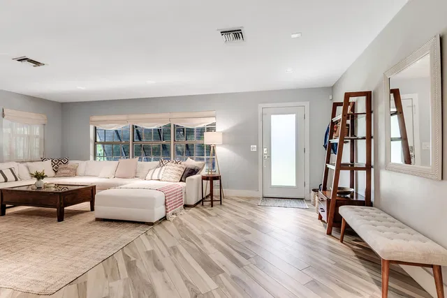 SoSo West Palm Beach Residence photo 6