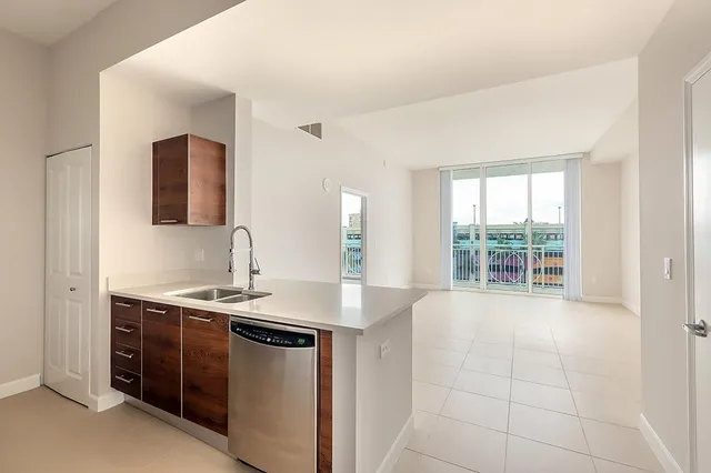 City Palms Unit 517, sold $210,000