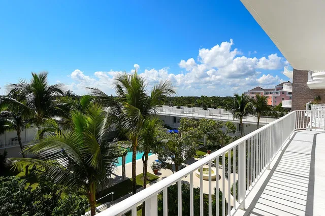 Winthrop House Condos Unit 605 photo 8