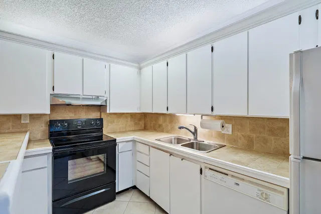 Residence photo 10
