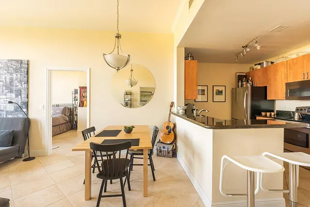 The Strand Unit 401 photo 4