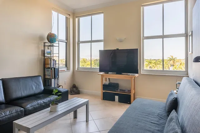The Strand Unit 401 photo 8