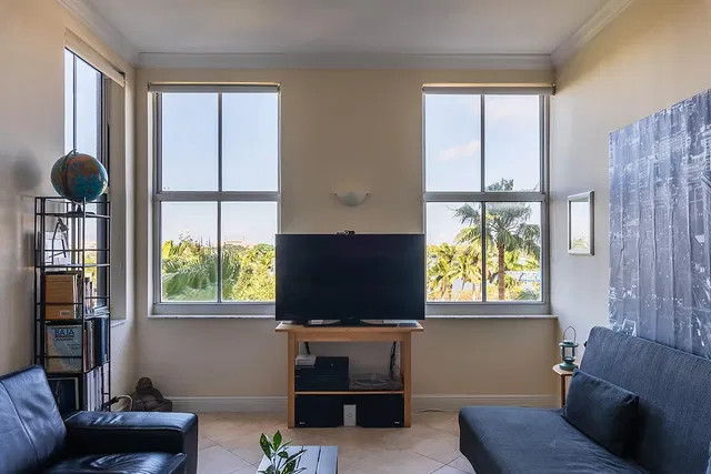 The Strand Unit 401 photo 9