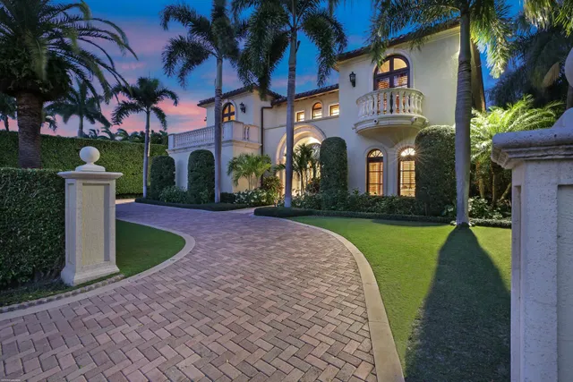 560 Island Drive