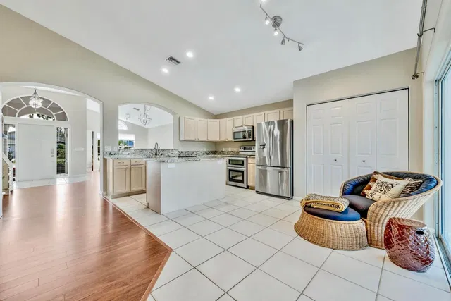 Residence photo 3
